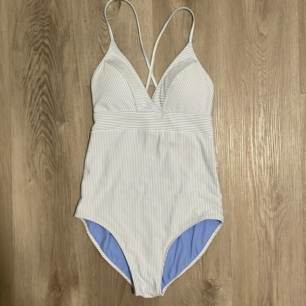 NWOT Vineyard Vines Seersucker Swimsuit